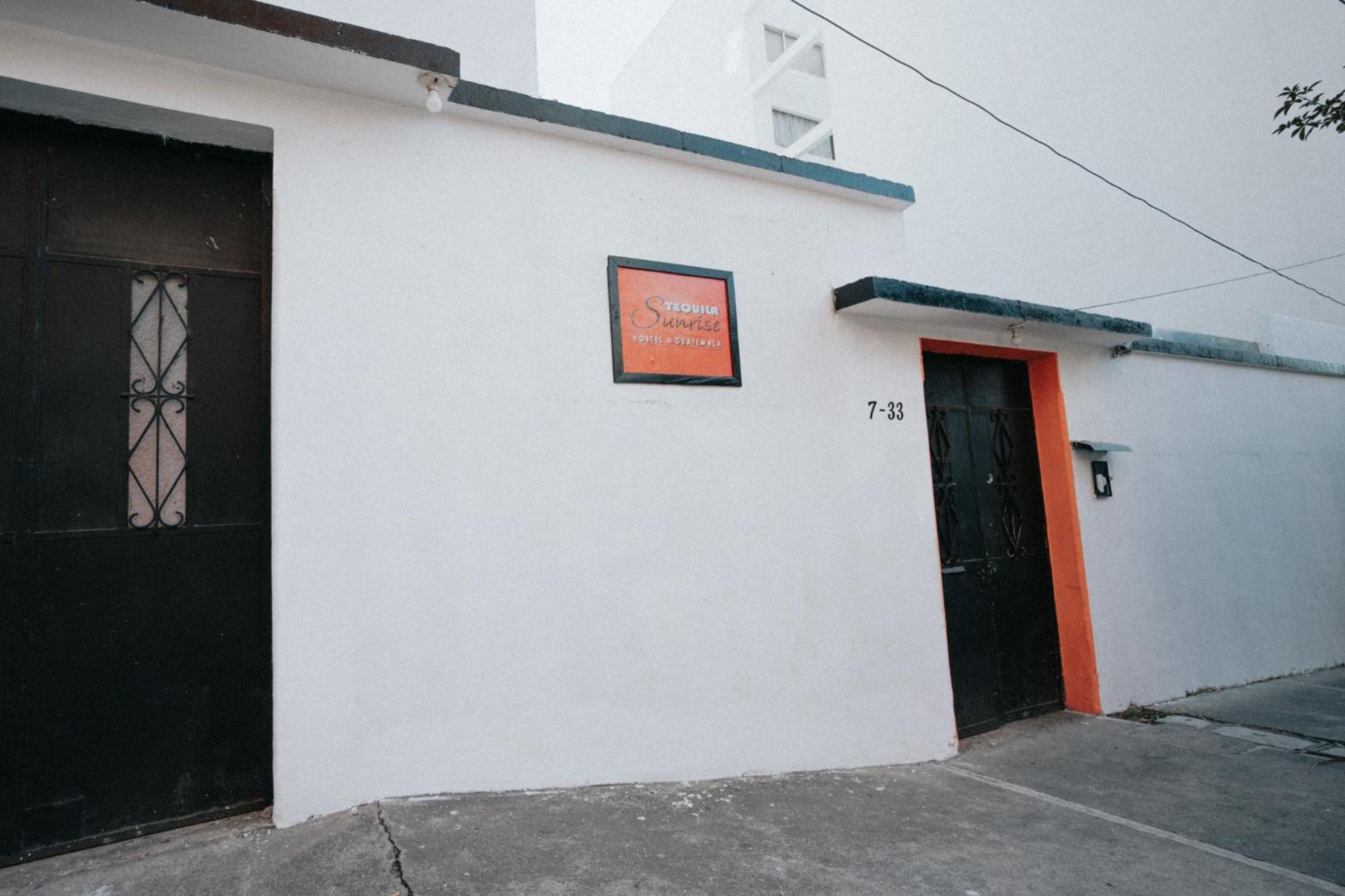 Tequila Sunrise Hostel Guatemala City Exterior photo