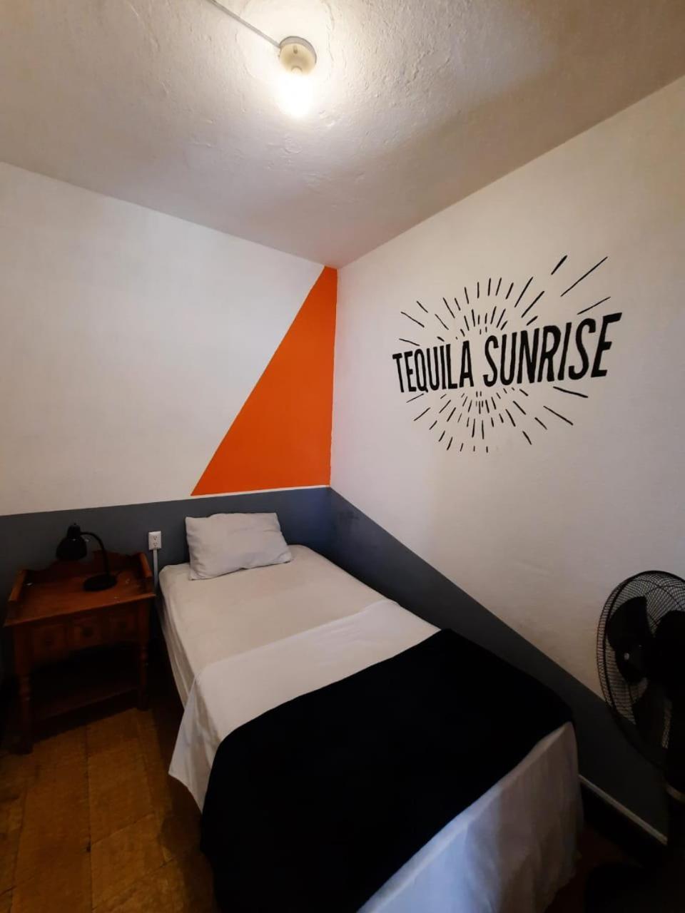 Tequila Sunrise Hostel Guatemala City Exterior photo