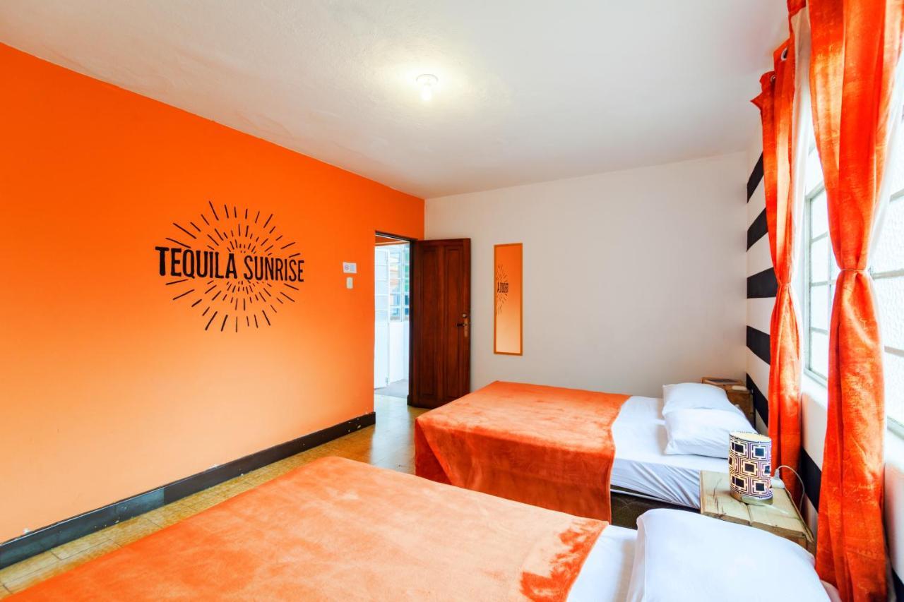 Tequila Sunrise Hostel Guatemala City Exterior photo